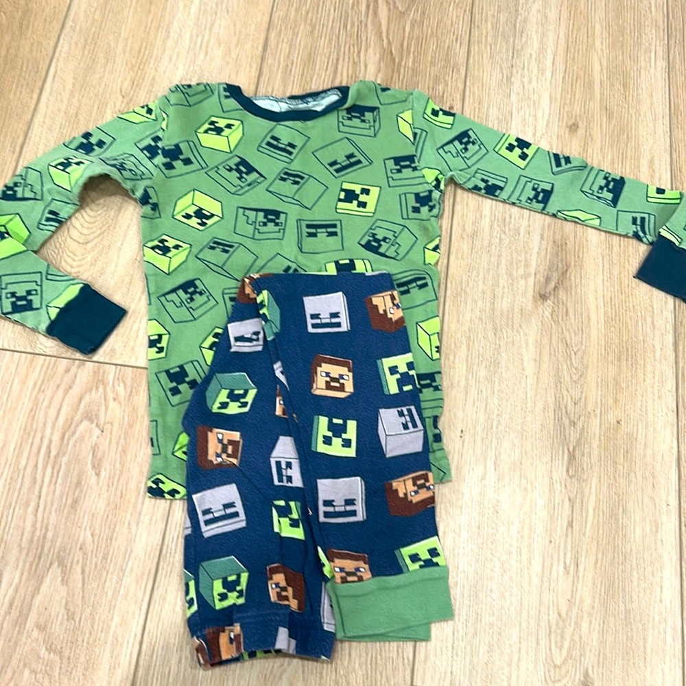 Minecraft pajamas size 10